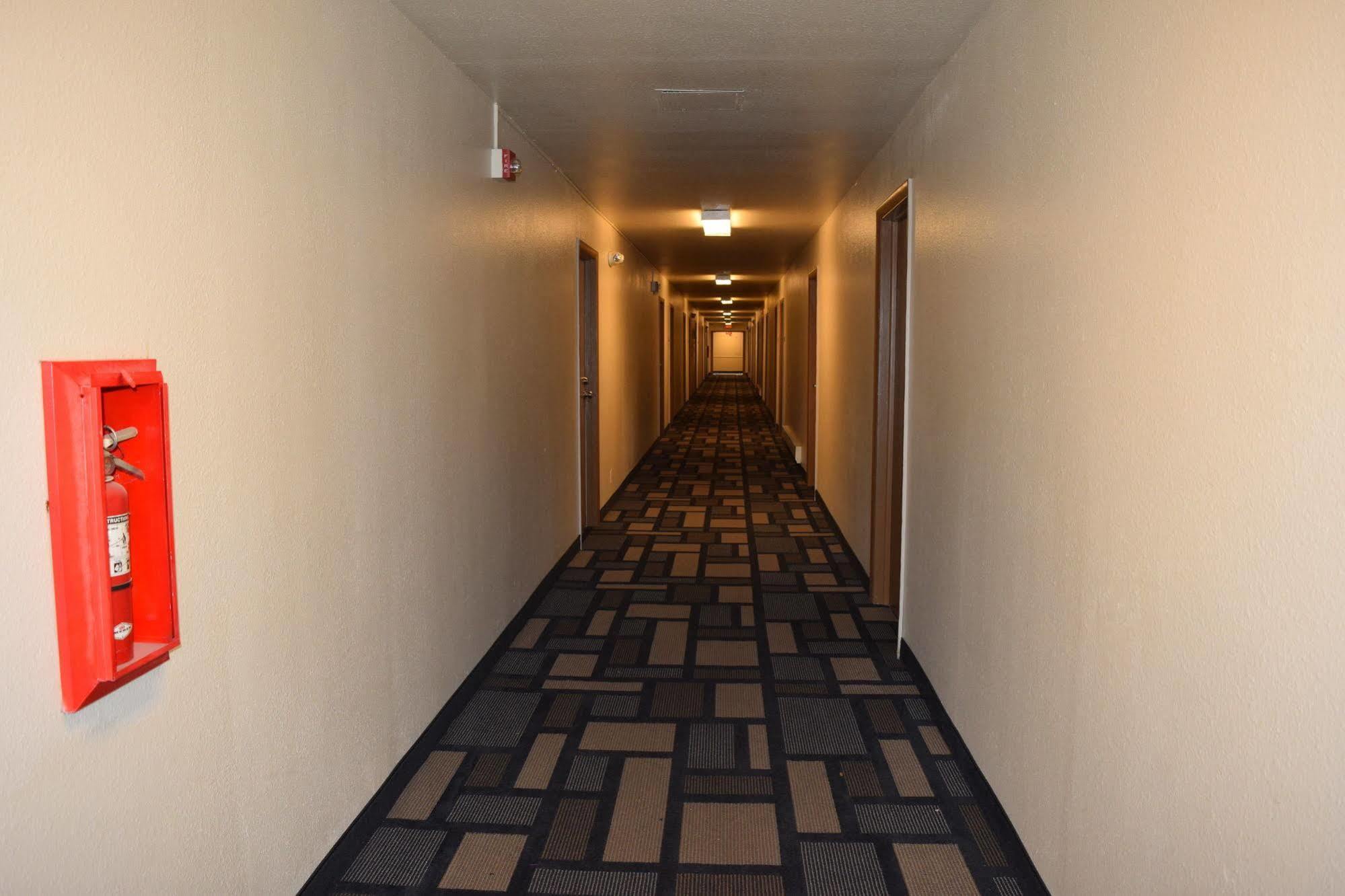 Knights East Airport Motel 2*